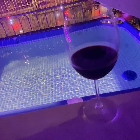 The Samantha سانتو ستيفانو دي ماجرا